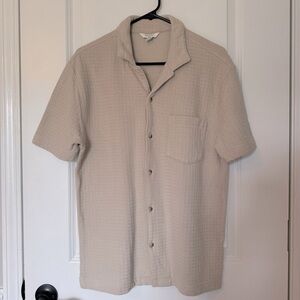 Banana Republic Men’s Tan Casual Button Down Medium Knit Shirt
